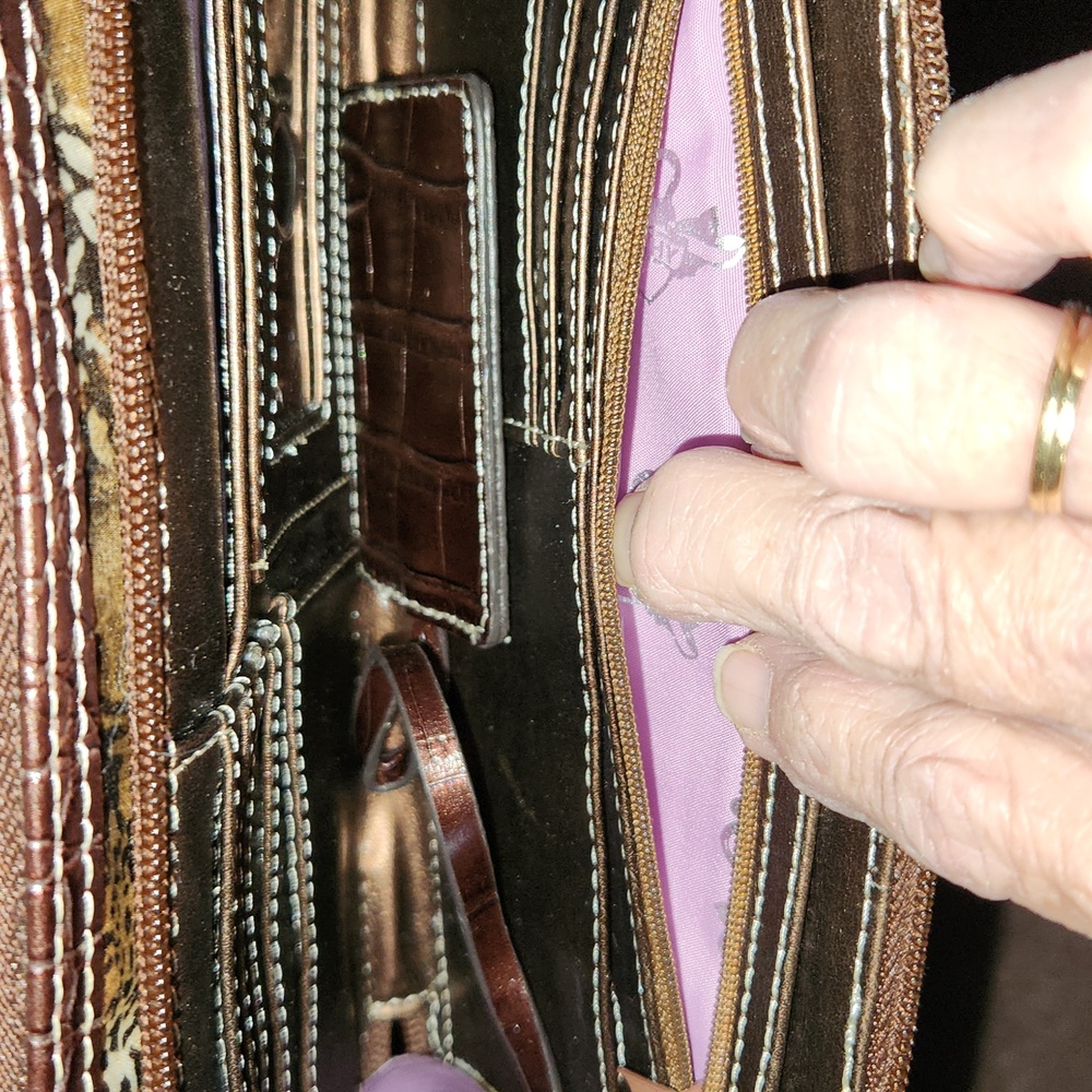 Kathy Van Zealand Crossb9dy Bag - Picture 7 of 11